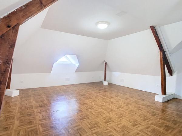 Location maison près de SAINT MARTIN SUR LE PRE - 7 pièce(s) - 226 m² - 1 275 €/mois