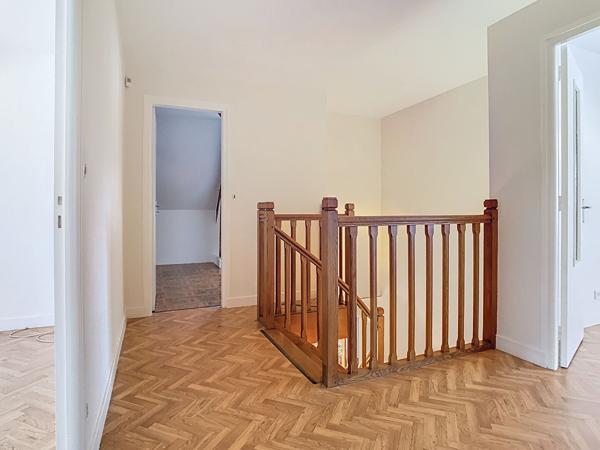 Location maison près de SAINT MARTIN SUR LE PRE - 7 pièce(s) - 226 m² - 1 275 €/mois