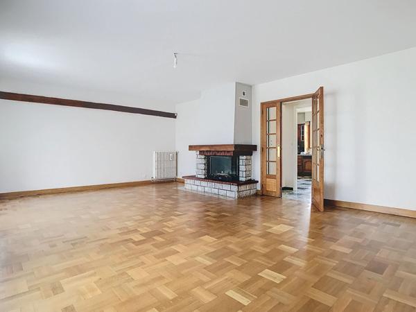 Location maison près de SAINT MARTIN SUR LE PRE - 7 pièce(s) - 226 m² - 1 275 €/mois