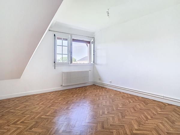 Location maison près de SAINT MARTIN SUR LE PRE - 7 pièce(s) - 226 m² - 1 275 €/mois