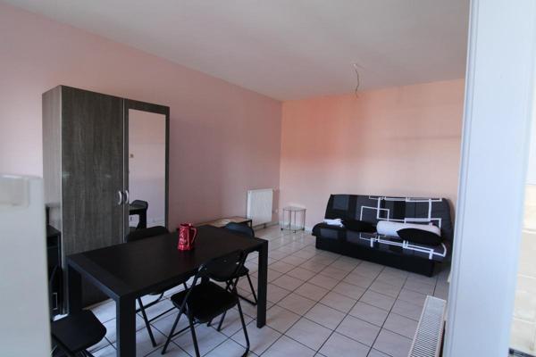 62 AV MARECHAL FOCH - STUDIO MEUBLE AU REZ-DE-CHAUSSEE