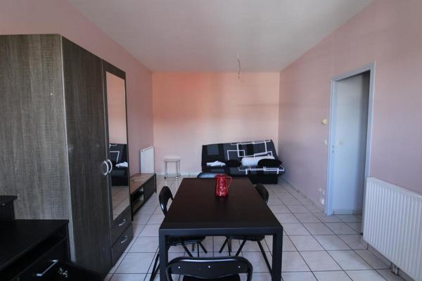 62 AV MARECHAL FOCH - STUDIO MEUBLE AU REZ-DE-CHAUSSEE