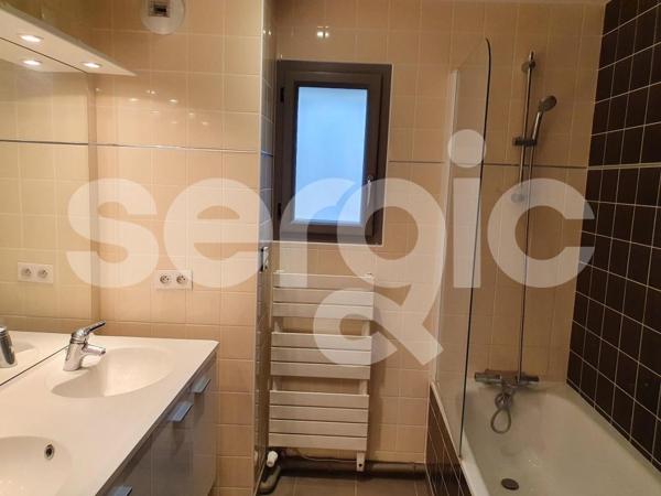 Location 3 Pieces 70 80090 Amiens 25 1274 01 0023