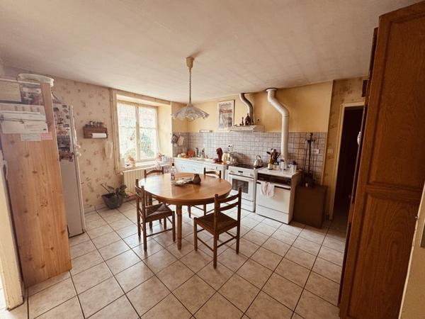 Maison à vendre |  Châlus |  6 pièces | 110 m²