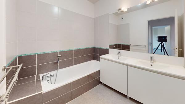La Salvetat Saint Gilles Appartement T3 - 58 m2 + parking