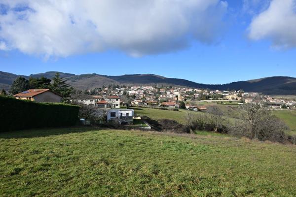 Un joli terrain recherche ses futurs propriétaires pour implanter un nouveau projet de vie!