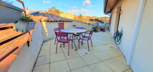 Appartement sur les toits + terrasse + parking+ garage