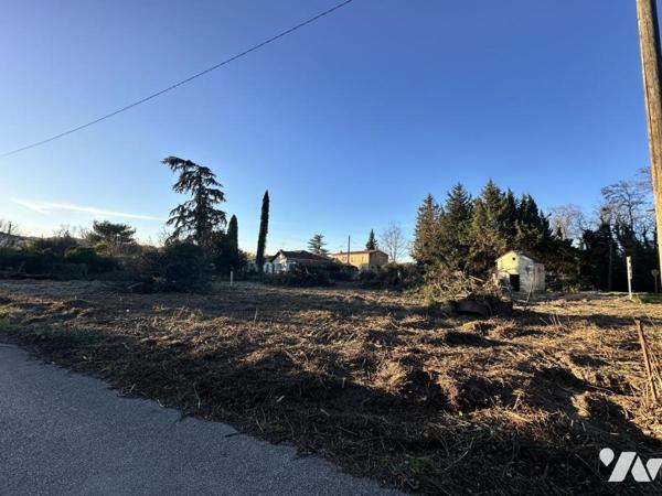 Terrains à bâtir à quelques minutes du village, plats et viabilisé dans quartier tranquille