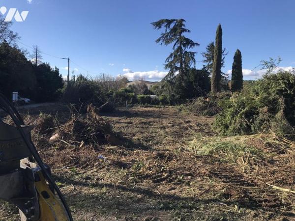 Terrains à bâtir à quelques minutes du village, plats et viabilisé dans quartier tranquille