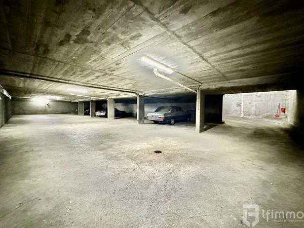 Vincennes- Rue de Fontenay- Place de parking 11,5m2