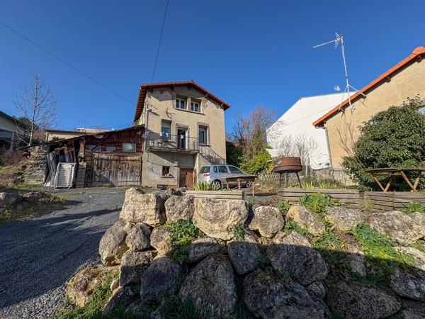 Maison de 58m² sur 646m² de terrain CLEMENSAT