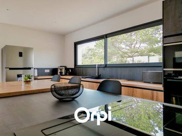 Maison à vendre    4 pièces •  Le Beausset