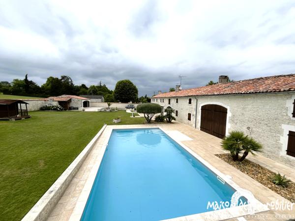 Vente Longère rénovée - 380m² - 9 pièces - Piscine et grand jardin - Proche de COGNAC (Charente)