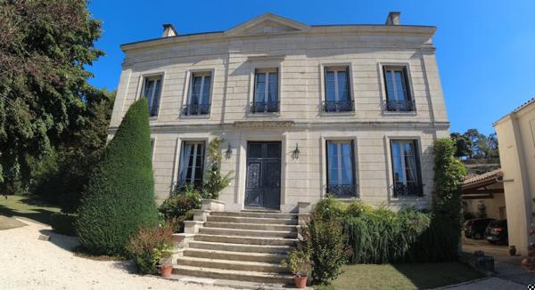 Demeure de charme sur remarquable parc arboré