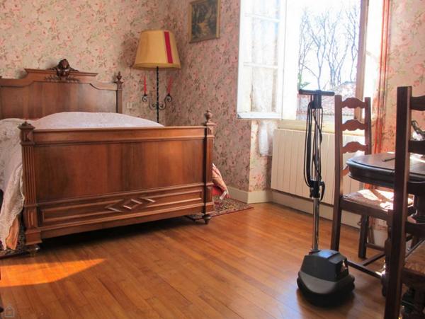 CHARENTAISE DU 19EME DE 166M² - 6 PIECES - DÉPENDANCES DE 600m²