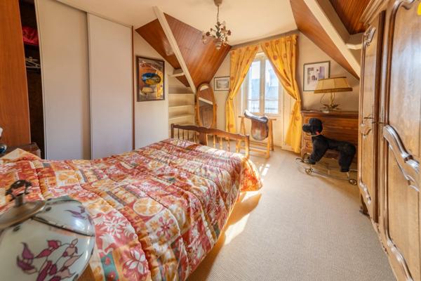 Propriété Ensemble Immobilier à vendre 11 pièces MANTES LA JOLIE (78) - garage - jardin 1000 m² - dépendance