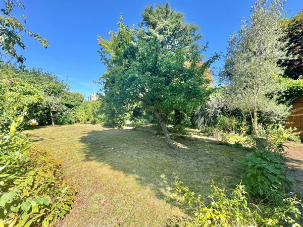 Propriété Ensemble Immobilier à vendre 11 pièces MANTES LA JOLIE (78) - garage - jardin 1000 m² - dépendance