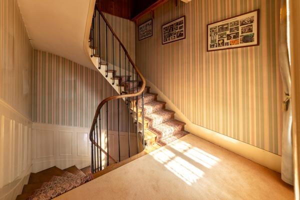 Propriété Ensemble Immobilier à vendre 11 pièces MANTES LA JOLIE (78) - garage - jardin 1000 m² - dépendance