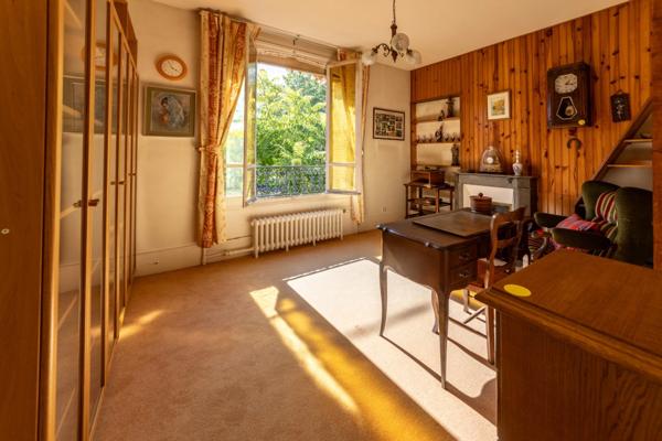 Propriété Ensemble Immobilier à vendre 11 pièces MANTES LA JOLIE (78) - garage - jardin 1000 m² - dépendance