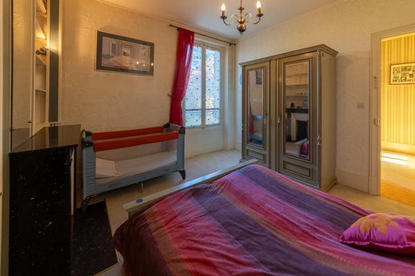 Propriété Ensemble Immobilier à vendre 11 pièces MANTES LA JOLIE (78) - garage - jardin 1000 m² - dépendance