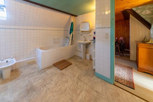 Propriété Ensemble Immobilier à vendre 11 pièces MANTES LA JOLIE (78) - garage - jardin 1000 m² - dépendance