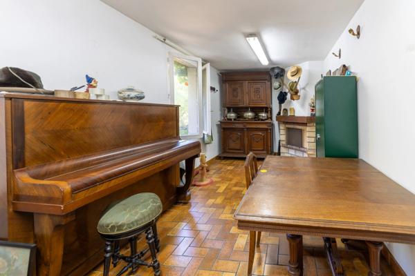 Propriété Ensemble Immobilier à vendre 11 pièces MANTES LA JOLIE (78) - garage - jardin 1000 m² - dépendance