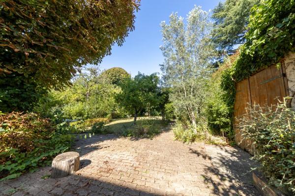Propriété Ensemble Immobilier à vendre 11 pièces MANTES LA JOLIE (78) - garage - jardin 1000 m² - dépendance
