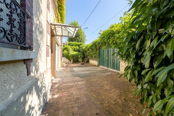 Propriété Ensemble Immobilier à vendre 11 pièces MANTES LA JOLIE (78) - garage - jardin 1000 m² - dépendance