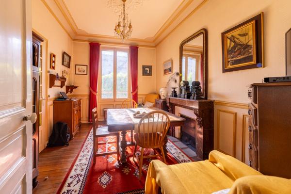 Propriété Ensemble Immobilier à vendre 11 pièces MANTES LA JOLIE (78) - garage - jardin 1000 m² - dépendance