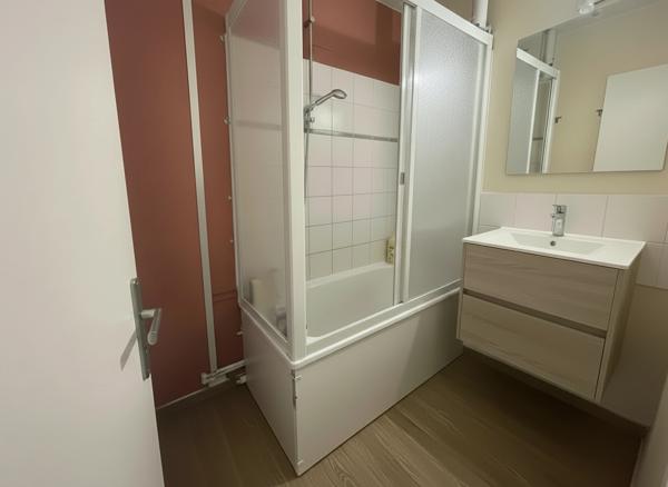 Appartement 5 pièces à vendre à Landivisiau - Bon état, proche commodités