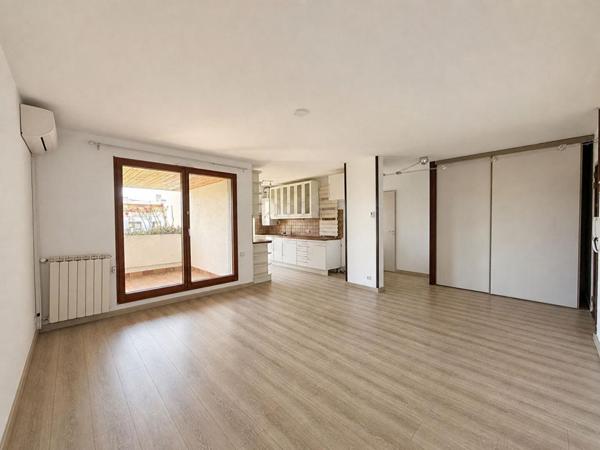 Hyères hyper centre - T2 rénové 51 m² avec balcons, parking et ascenseur