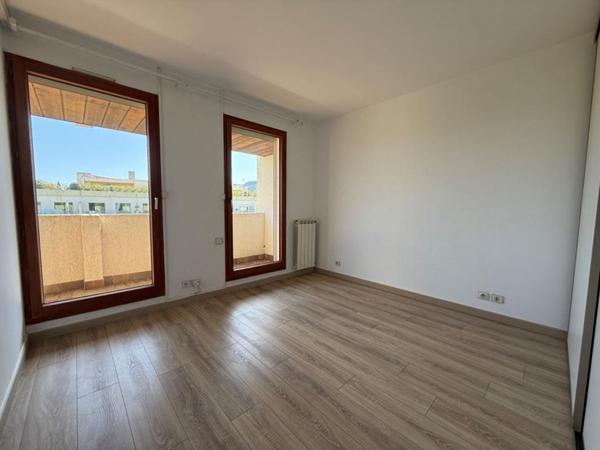 Hyères hyper centre - T2 rénové 51 m² avec balcons, parking et ascenseur