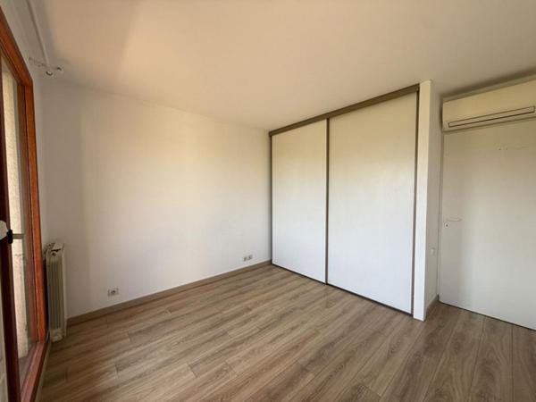 Hyères hyper centre - T2 rénové 51 m² avec balcons, parking et ascenseur