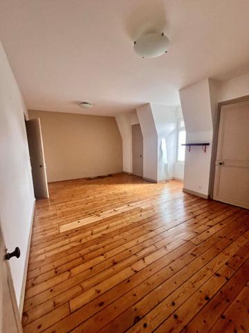 Type V avec PARKING -  Situé en hyper centre de Poitiers