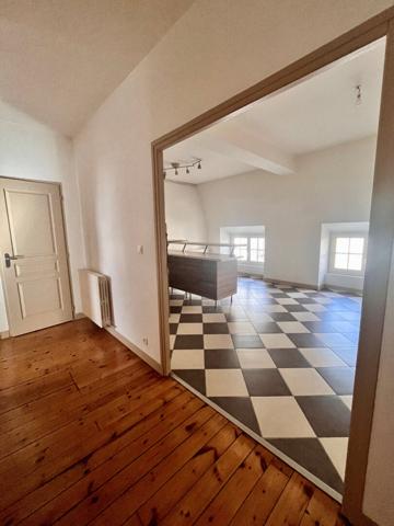 Type V avec PARKING -  Situé en hyper centre de Poitiers