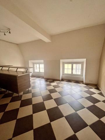 Type V avec PARKING -  Situé en hyper centre de Poitiers