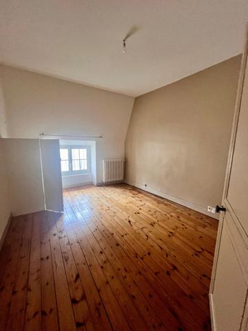 Type V avec PARKING -  Situé en hyper centre de Poitiers