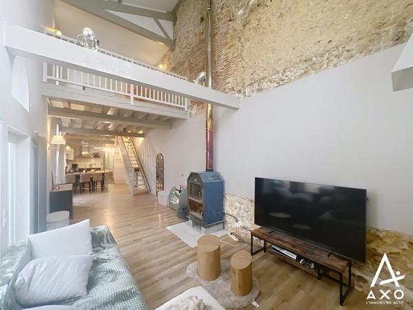 Ancienne écurie rénovée avec garage et extérieur