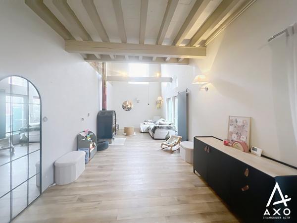 Ancienne écurie rénovée avec garage et extérieur