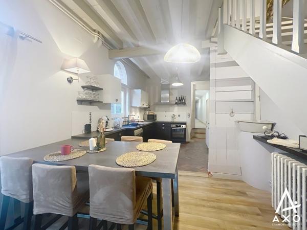 Ancienne écurie rénovée avec garage et extérieur