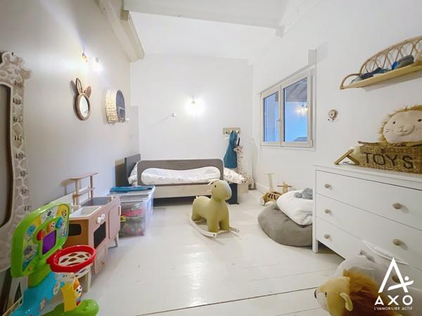 Ancienne écurie rénovée avec garage et extérieur