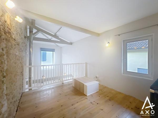 Ancienne écurie rénovée avec garage et extérieur