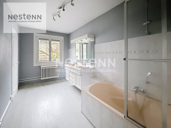 Immeuble mixte comprenant 1 appartement de 95 m2 + 1 local commercial à CALAIS - Rentabilité 9%