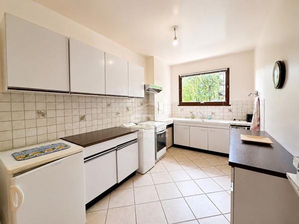 Appartement T3 - balcon sur parc -stationnement privatif - ascenseur