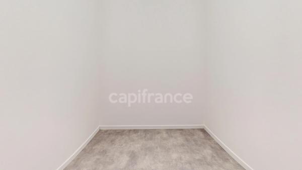 Dpt Charente Maritime (17), à vendre ECHILLAIS maison de caractère d’une surface habitable de 179 M2 , local professionnel, garage fermé privatif, le tout sur un terrain clos de 616 M2