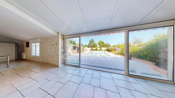 Dpt Charente Maritime (17), à vendre ECHILLAIS maison de caractère d’une surface habitable de 179 M2 , local professionnel, garage fermé privatif, le tout sur un terrain clos de 616 M2