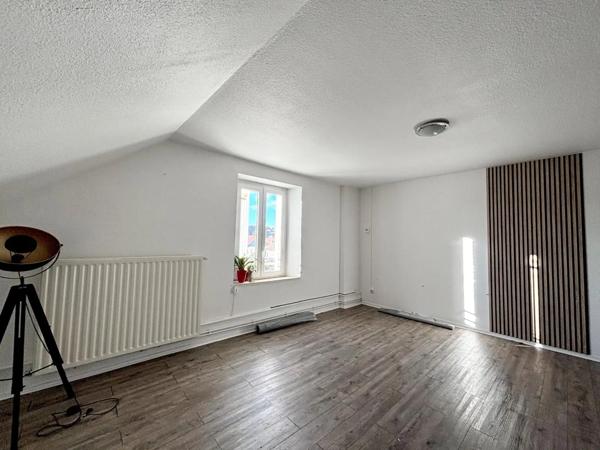 Appartement à louer 5 pièces 105.99m²