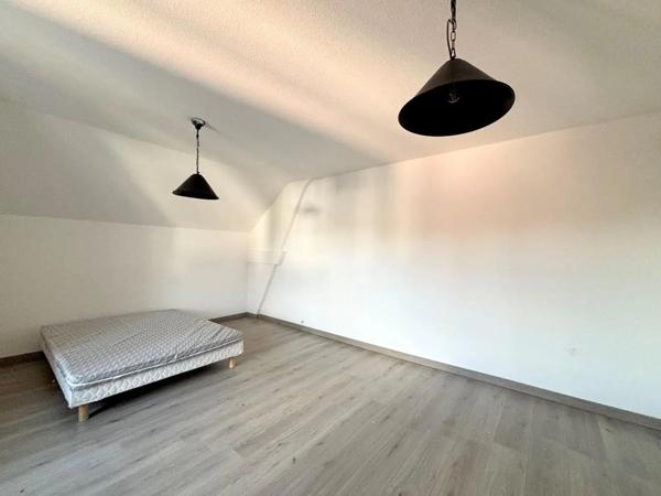 Appartement à louer 5 pièces 105.99m²