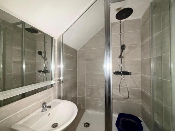 Appartement à louer 5 pièces 105.99m²