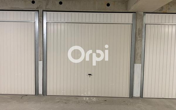 Stationnement à louer